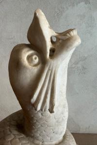 Raro terminale di fontana con delfino in marmo statuario – Italia centrale, fine XVI – inizi XVII secolo